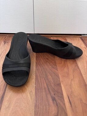 CROCS Black Women's Wedge Slide Sandals